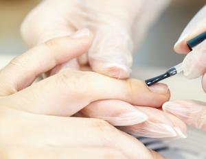 Jak wzmocnić paznokcie żelem pod lakier hybrydowy?