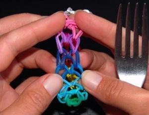 Cómo tejer un minion con bandas elásticas: todas las formas principales de tejer figuras en tenedores